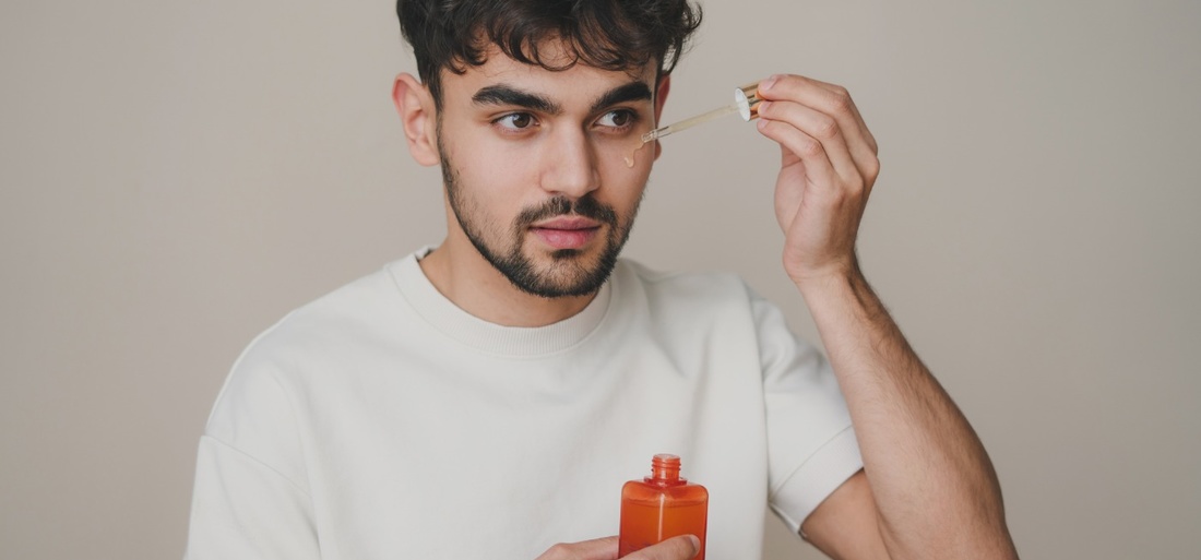Man using beard oil 